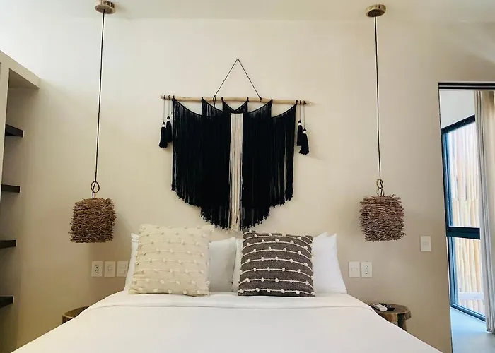 1 Bed Private Balcony Great Location *