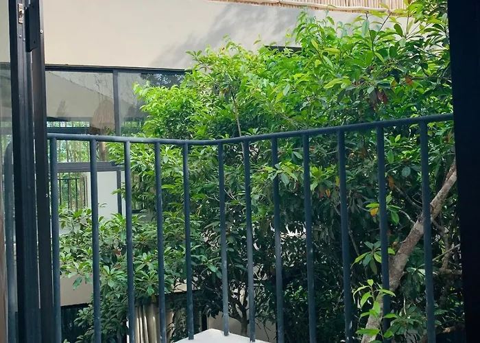 1 Bed Private Balcony Great Location