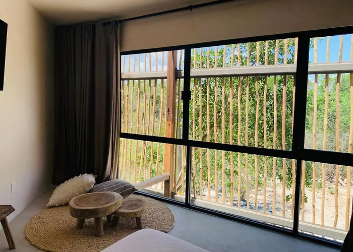 1 Bed Private Balcony Great Location