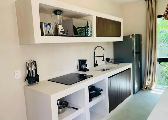 1 Bed Private Balcony Great Location *