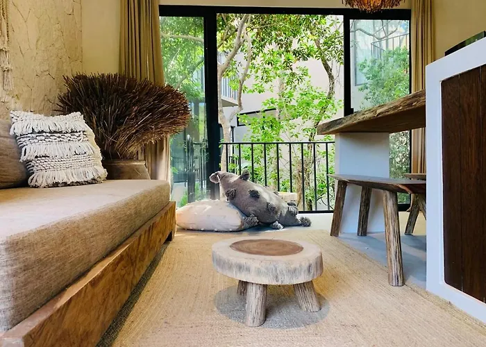 1 Bed Private Balcony Great Location